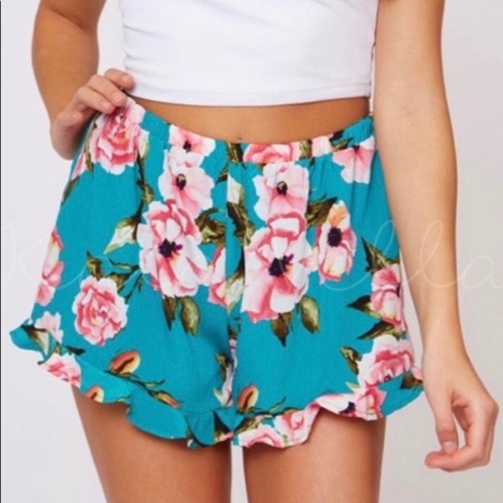 Super Cute Lined Ruffle Bottom Floral Shorts S & L